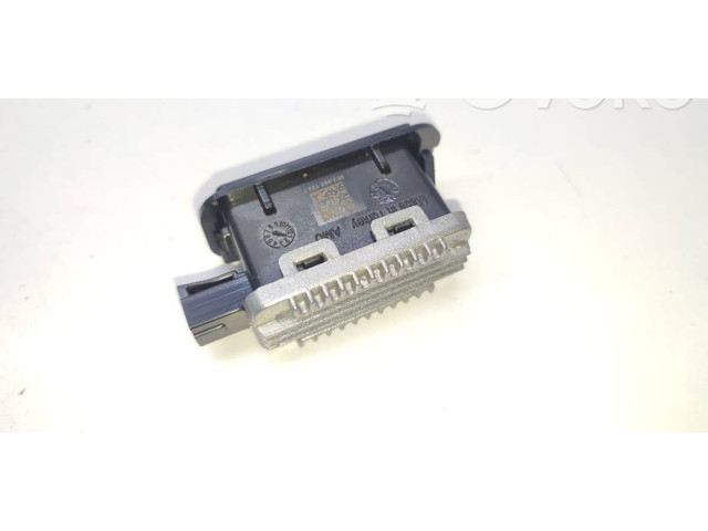 Блок комфорта 5E3052133 Skoda Octavia Mk4