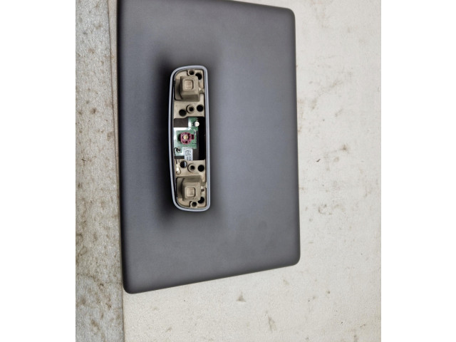 Дисплей       Tesla Model 3