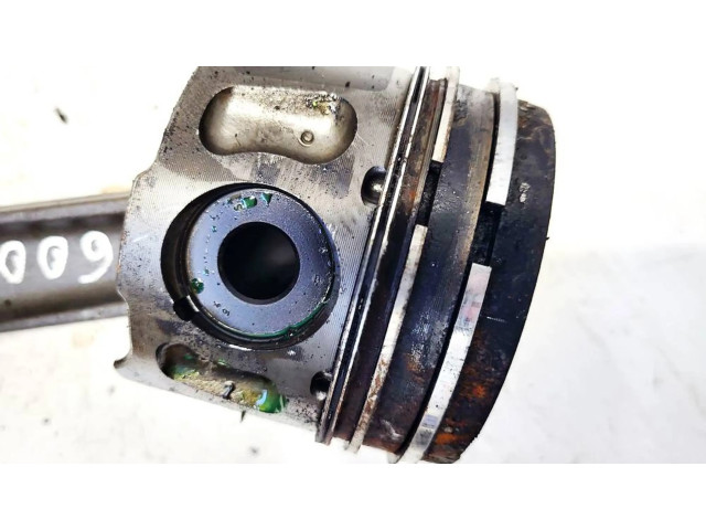 Поршень с шатуном Ford Galaxy для дизельного двигателя 2.0