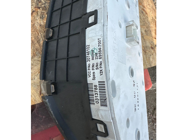 Панель приборов 30746102, 69594700T   Volvo V70       