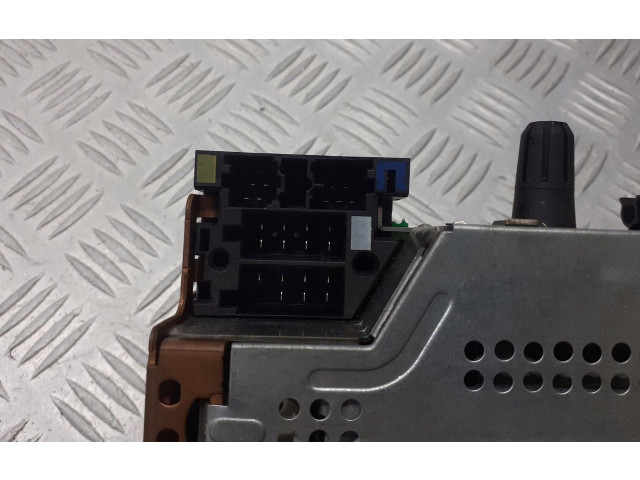 Блок предохранителей  8200057681   Renault Clio II    