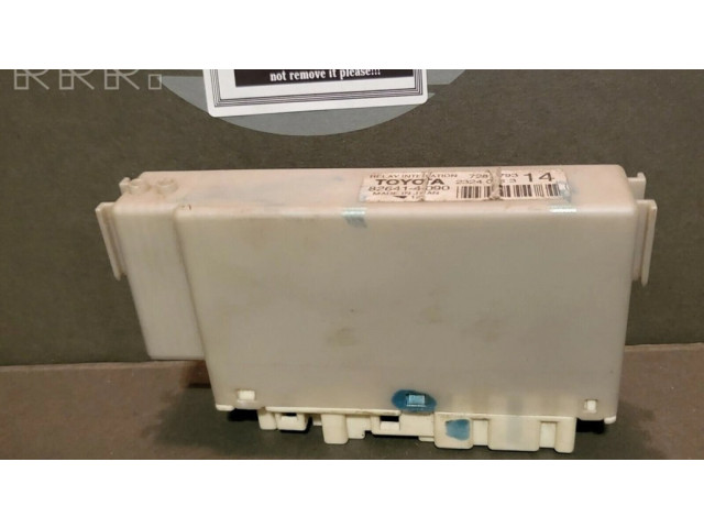   Pojistková skříňka 8264147090   Toyota Prius+ (ZVW40) 2012