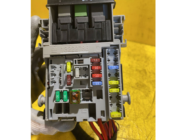 Блок предохранителей 13222786   Chevrolet Orlando    