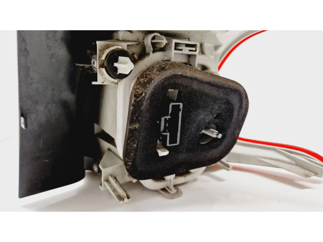 Задний фонарь левый сзади 9678074280 Peugeot 2008 I 2013-2019 года