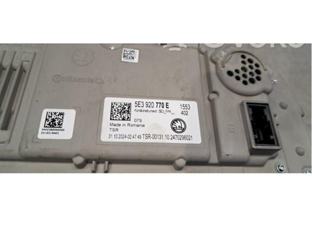 Панель приборов 5E3920770E   Skoda Octavia Mk4       