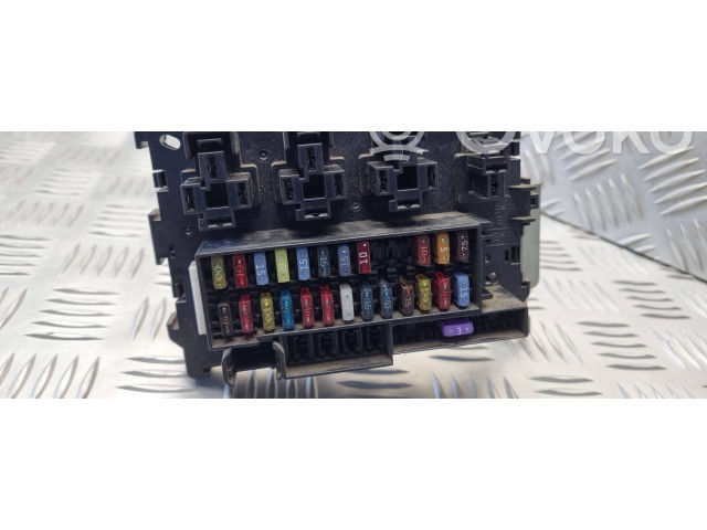 Pojistková skříňka 72404134 Nissan King Cab, Navara 2001