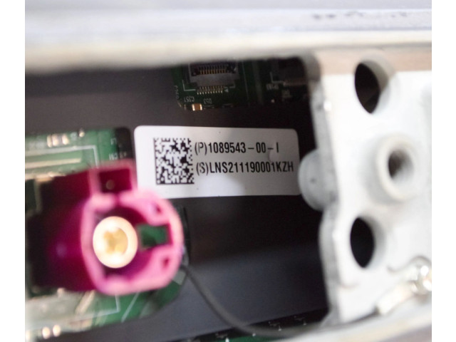 Дисплей 108954300I Tesla Model 3