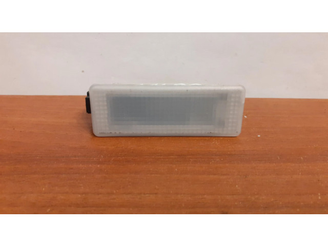 Фонарь освещения передних мест