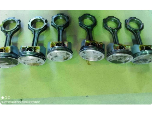 Píst    Nissan Murano Z50     