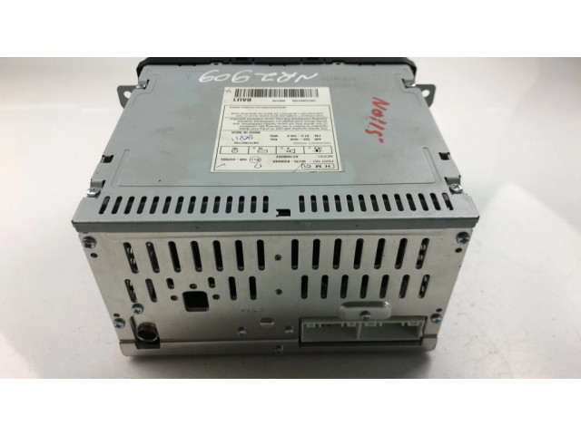 Радио/ проигрыватель CD/DVD / навигация