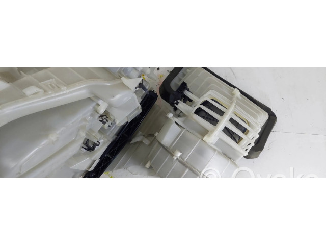 Другая деталь салона