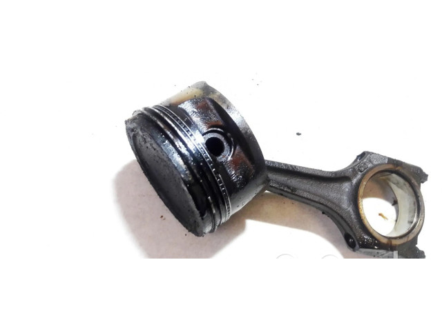 Поршень с шатуном Opel Vectra A для бензинового двигателя 1.6