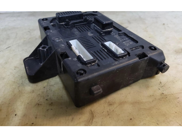 Блок комфорта 8200652284 Renault Clio III