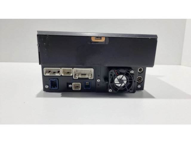 Радио/ проигрыватель CD/DVD / навигация