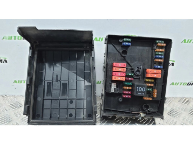 Блок предохранителей  1K0937804G, 1K0937800P   Volkswagen Touran I    