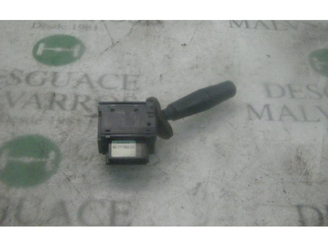 Ручка стеклоочистителей    Peugeot 306