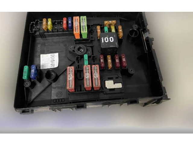 Блок предохранителей 1K0937118, 1K0937629A Skoda Yeti (5L)