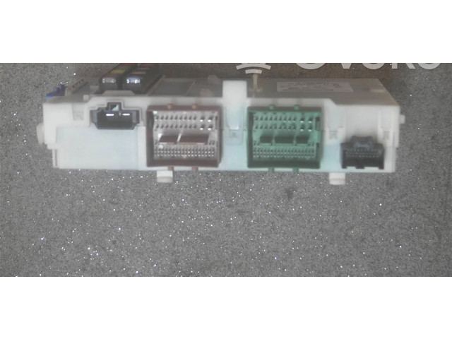 Блок предохранителей 30765624   Volvo V70    