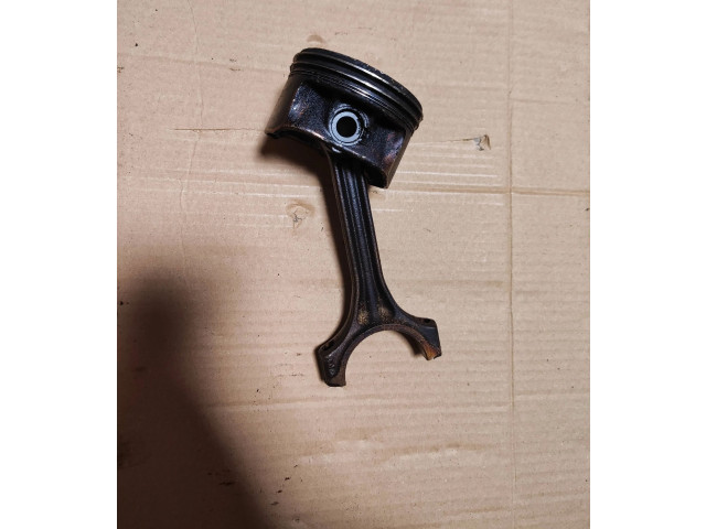  Поршень с шатуном    Audi A3 S3 8P  