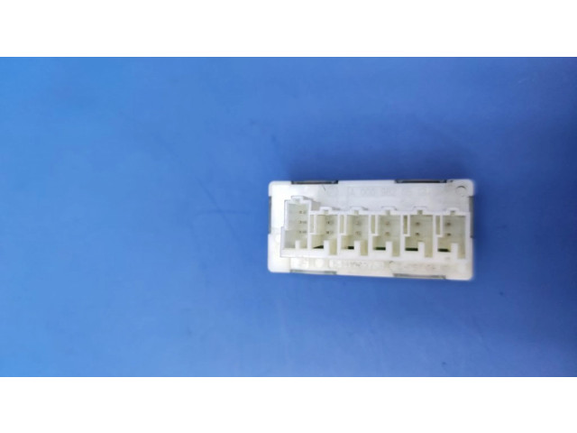 Преобразователь напряжения