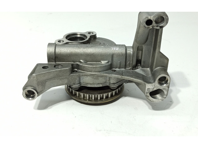 Масляный насос  CAYB 03L115105B, 03L115105C  Skoda Fabia Mk2 (5J) 