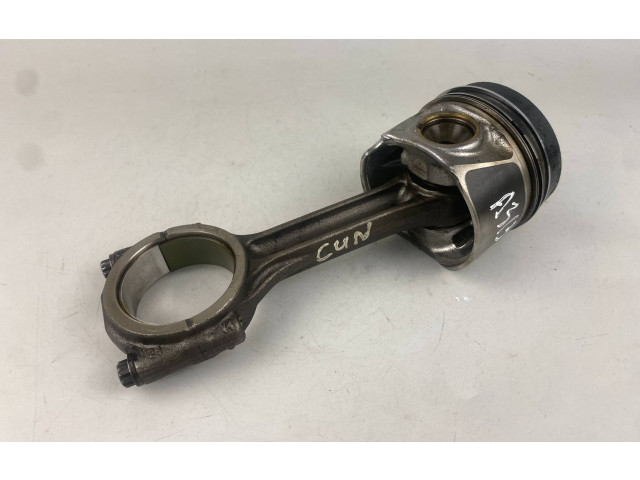  Поршень с шатуном  02604LA, 04LADE  Audi A3 S3 8V  