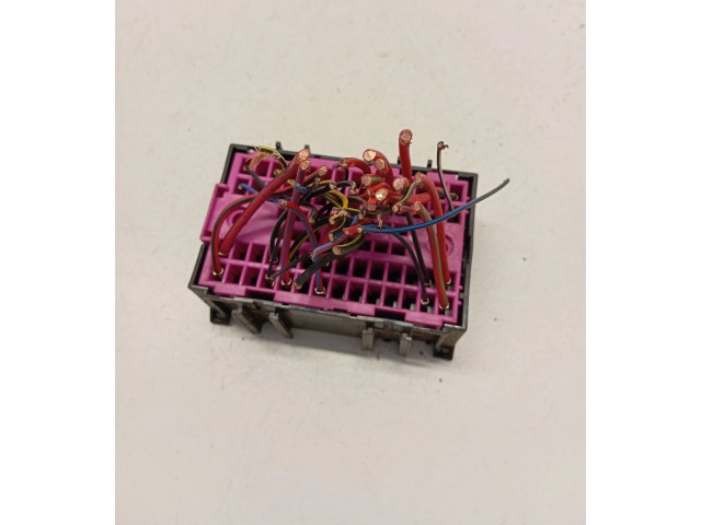 Pojistková skříňka 7E0937617A Volkswagen Transporter - Caravelle T5 2005