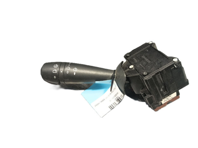 Ручка стеклоочистителей 8201168008, 255679575R   Dacia Sandero