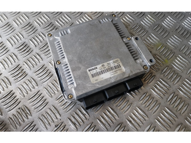 Блок управления двигателя 0281011086, 8200065994 Volvo S40, V40