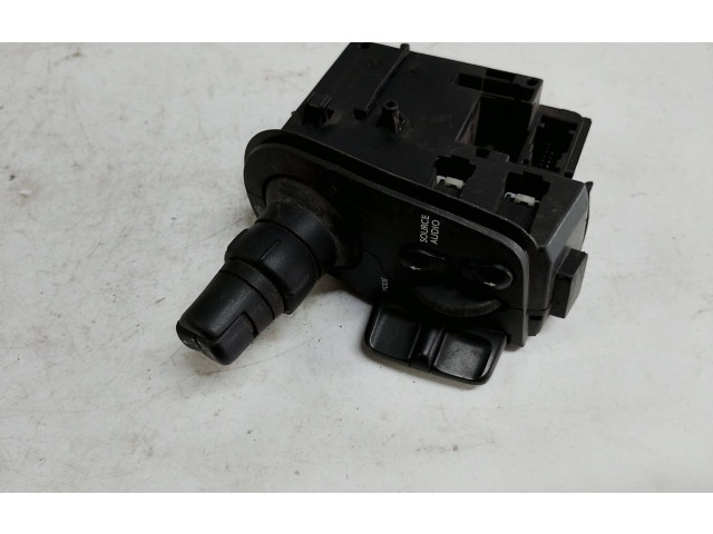 Ручка стеклоочистителей 88103003   Renault Clio III