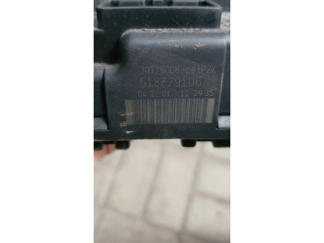 Блок предохранителей  30728008, 518829106   Volvo V70    