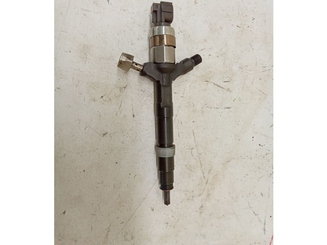 Форсунка 2367030030 Toyota Land Cruiser (HDJ90)