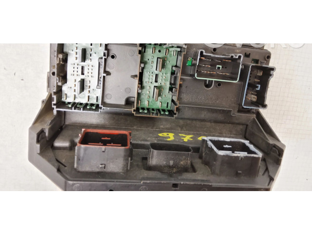 Блок предохранителей  68089320AD, WK032040I3   Jeep Grand Cherokee    