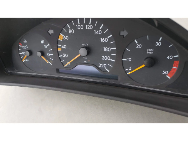 Přístrojová deska Mercedes-Benz E W210 2000 2105406547, 110008765002