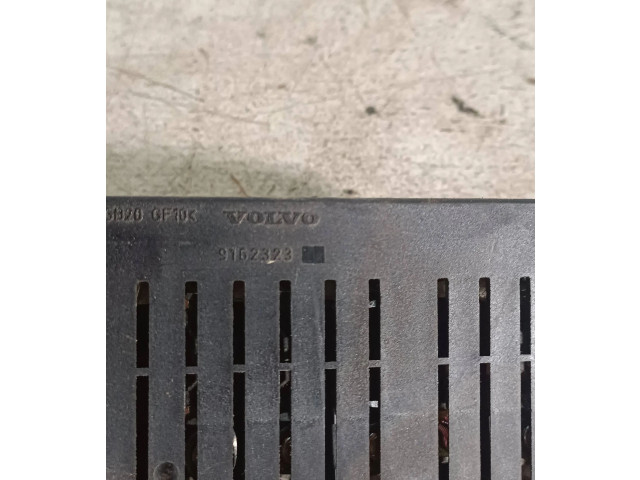 Блок предохранителей  9162323   Volvo V70    
