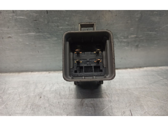 Блок предохранителей 12177235   Chevrolet Captiva    