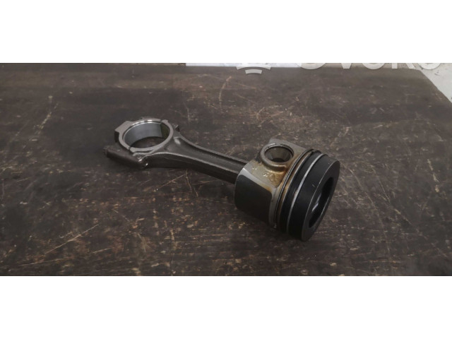  Поршень CXXB 04L107065D, 03L105401A  Skoda Octavia Mk2 (1Z)  