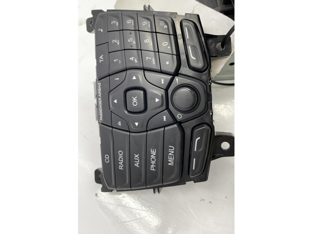 Радио/ проигрыватель CD/DVD / навигация