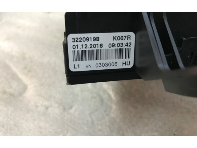 Блок предохранителей 32209198, 01122018 Volvo S60