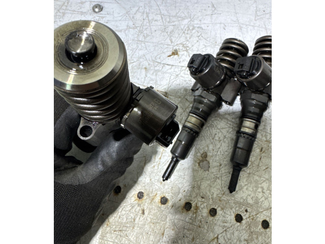 Комплект форсунок 03G130073G, 03G130073GX Skoda Octavia Mk2 (1Z) BKD