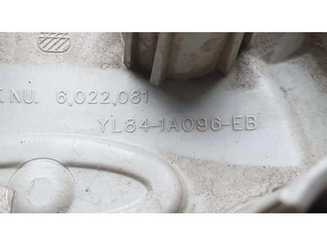 Заводская крышка (крышки) от центрального отверстия колеса