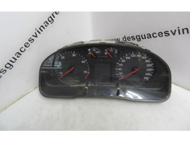 Přístrojová deska Volkswagen Passat Alltrack 2000