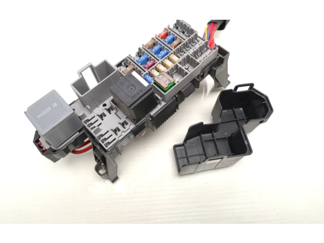 Блок предохранителей  13800159, 31300189   Volvo V70    