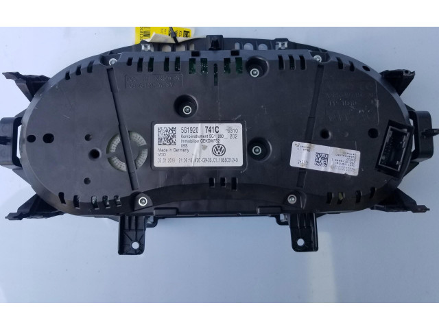 Панель приборов Volkswagen Golf VII