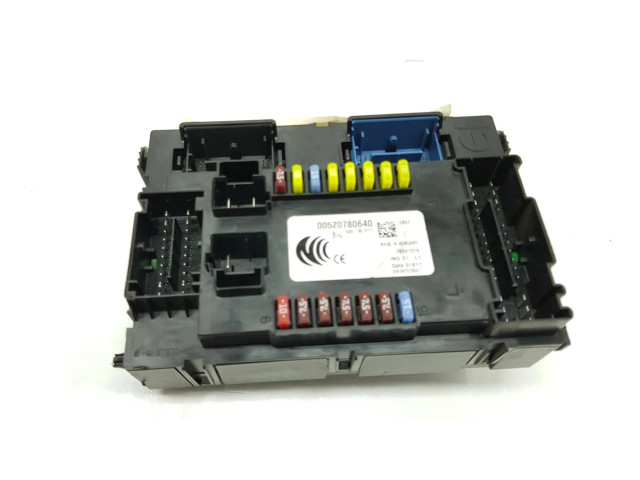 Блок предохранителей 520780640, 52078064   Jeep Renegade    