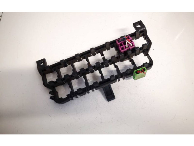 Блок предохранителей 8d0937503e Skoda Octavia Mk1 (1U)