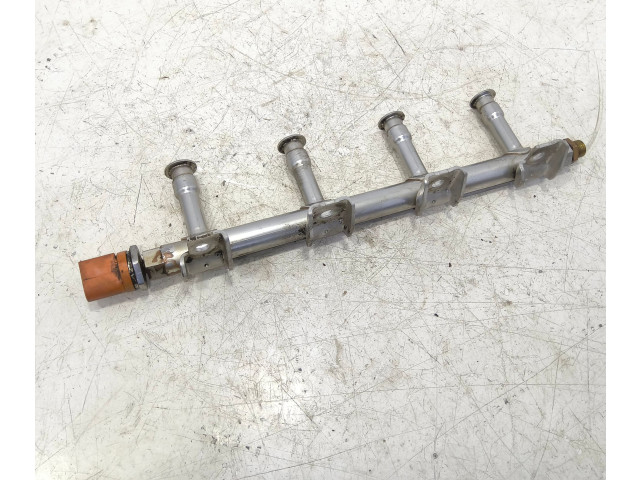 Топливная рампа 03F133320C Skoda Octavia Mk2 (1Z) для двигателя CBZB