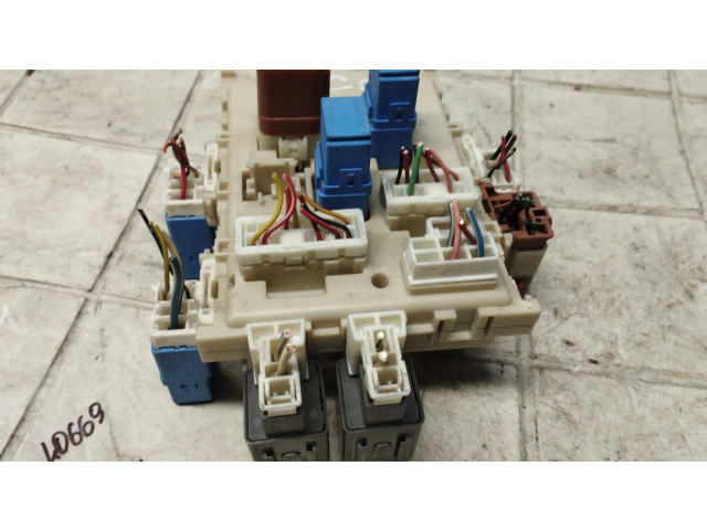 Pojistková skříňka 24350, AV700 Nissan Primera 2003