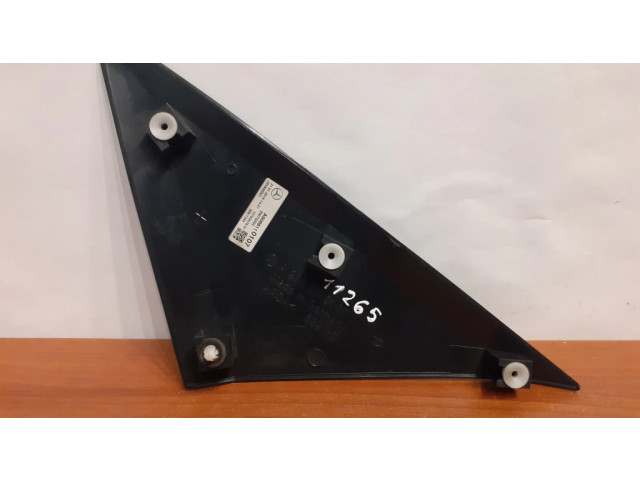 Другая деталь отделки пере́дней дверей