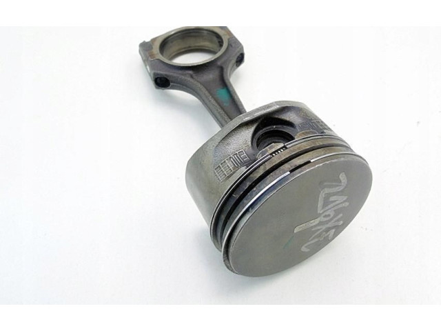 Píst 13101850 Opel Astra G